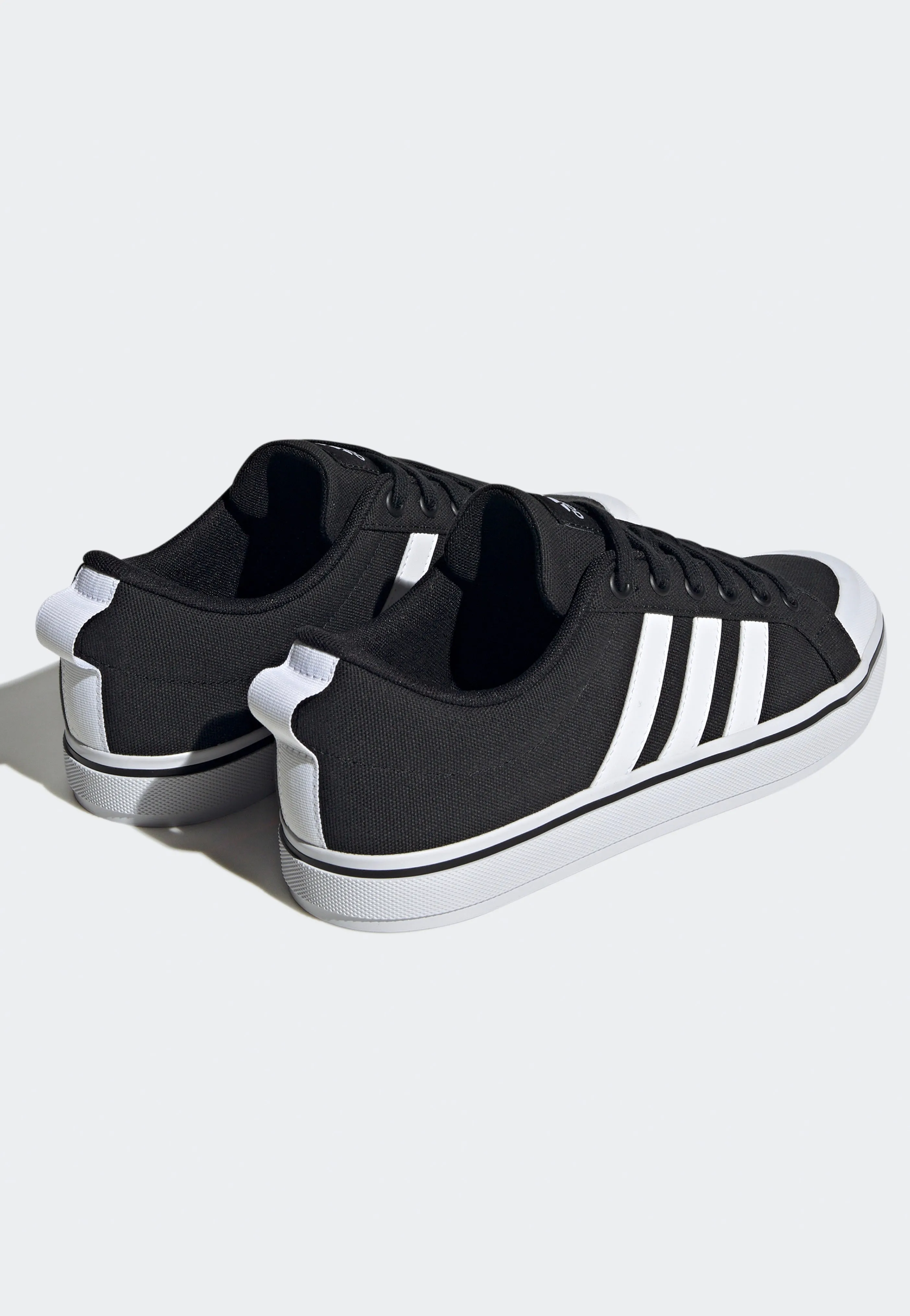 Adidas - Bravada 2.0 Cblack/Ftwwht/Cblack - Shoes