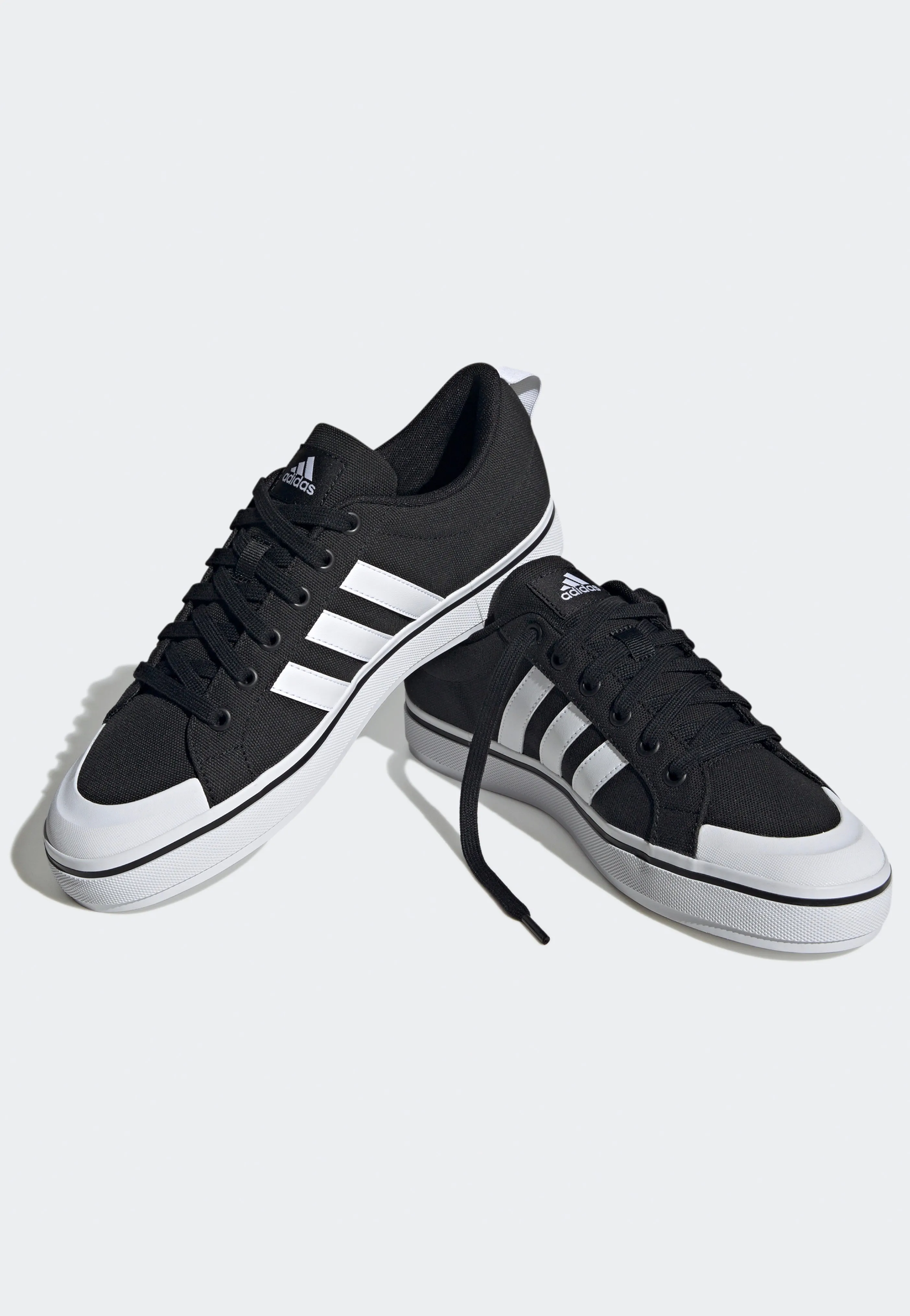 Adidas - Bravada 2.0 Cblack/Ftwwht/Cblack - Shoes