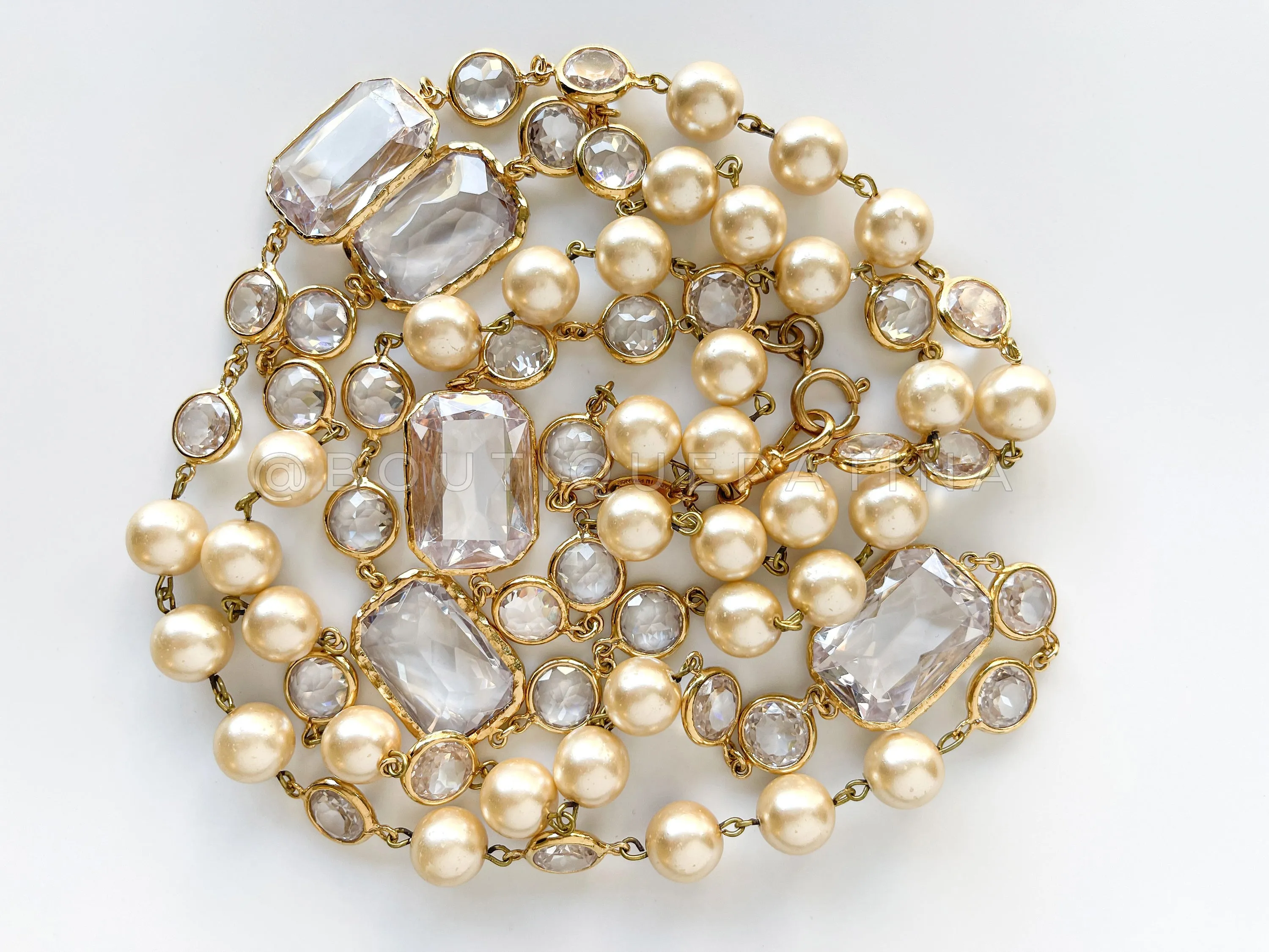 Chanel 1989 Vintage Clear White Jumbo Crystal and Pearl Chicklet Sautoir Station Strand Necklace