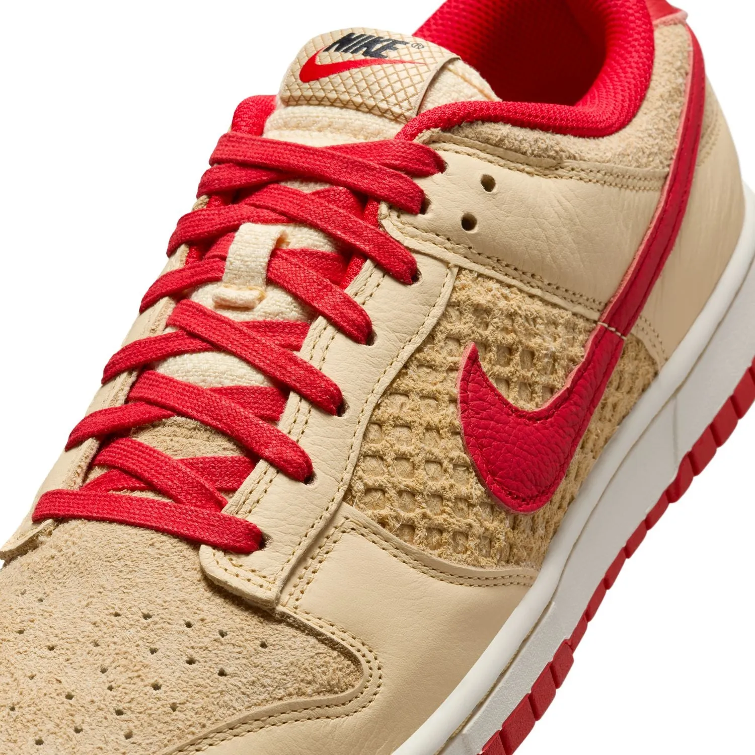 Dunk Low Retro SE 'Strawberry Waffle'