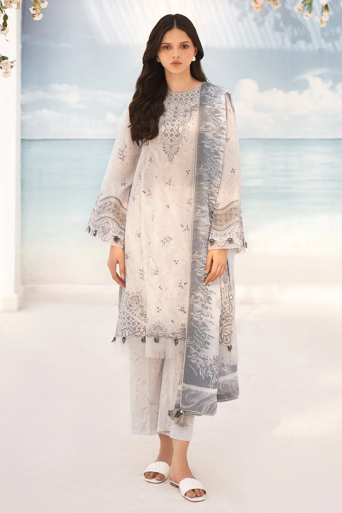 Embroidered Lawn USE-9024