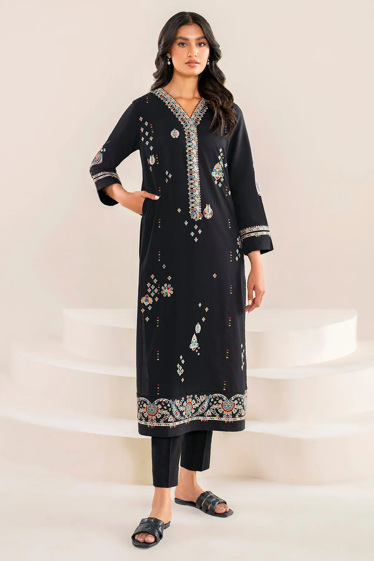 Embroidered Lawn USE-9041